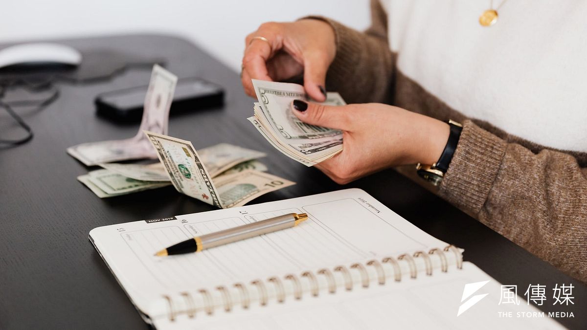 又到了年末領年終獎金的時刻啦!但年終獎金是怎麼計算的?到職未滿一年可以領年終嗎?(圖/Pexels) 又到了年末領年終獎金的時刻啦!但年終獎金是怎麼計算的?到職未滿一年可以領年終嗎?(圖/Pexels)