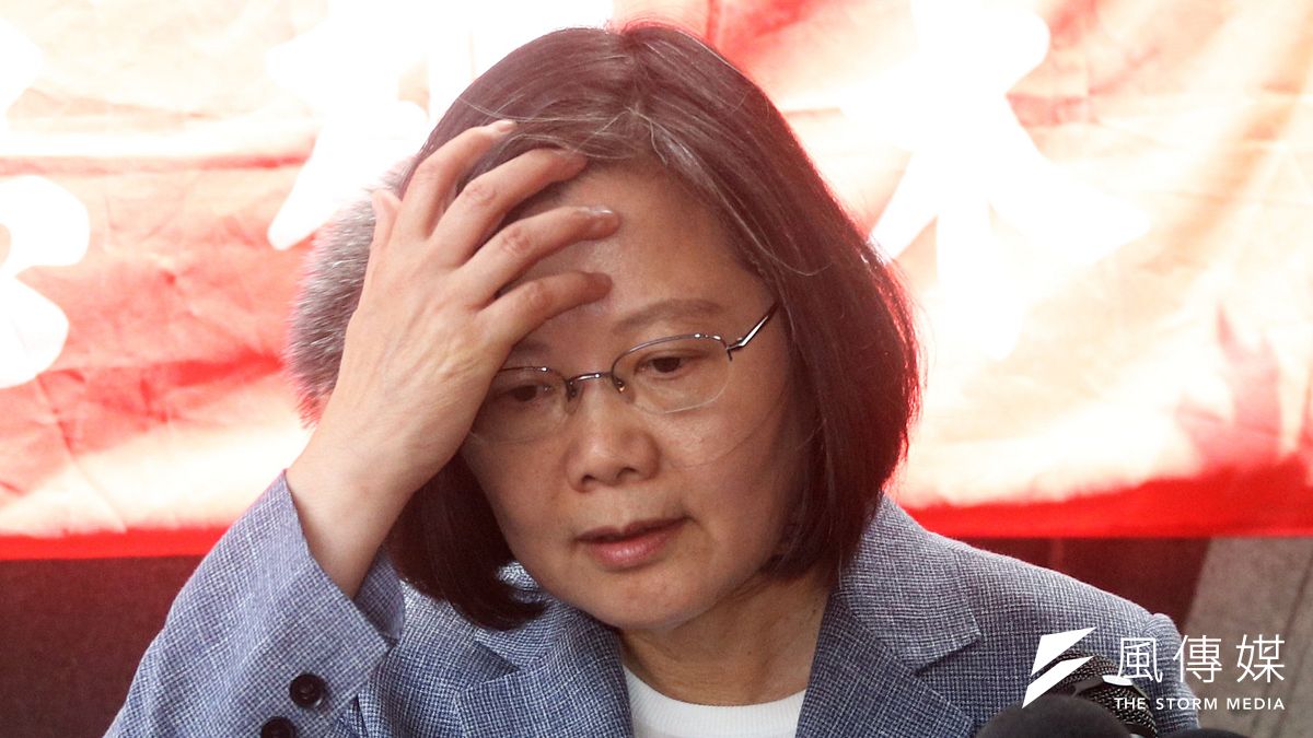 台灣制憲基金會17日公布最新民調,「最不希望誰當選總統」由總統蔡英文(見圖)及高雄市長韓國瑜奪下前兩名。(資料照,蘇仲泓攝) 台灣制憲基金會17日公布最新民調,「最不希望誰當選總統」由總統蔡英文(見圖)及高雄市長韓國瑜奪下前兩名。(資料照,蘇仲泓攝)