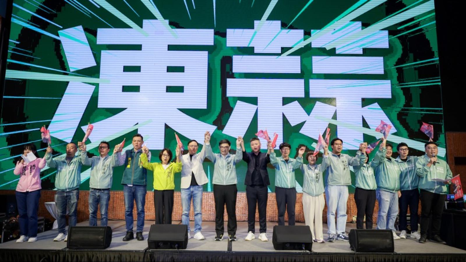 賴瑞隆獲中山校友集結相挺!分享陳其邁新書三心得:把高雄續集寫得更精彩