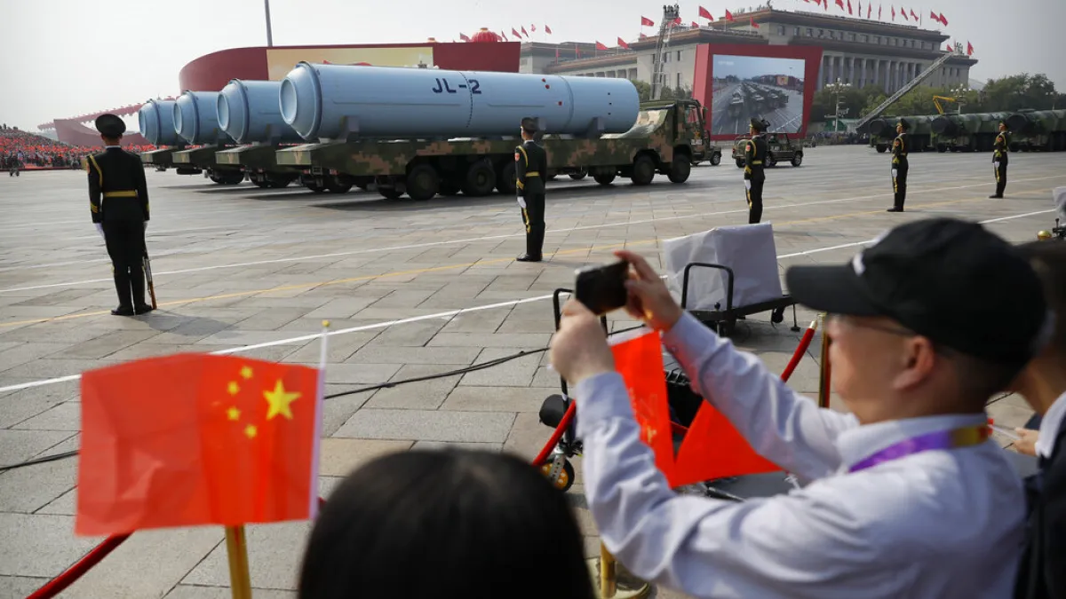 2019十一國慶大閱兵、解放軍、巨浪-2。(美聯社)