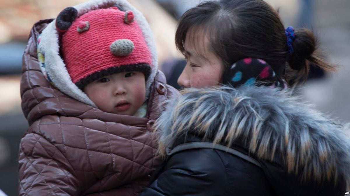 據統計,由於大量農民工必須進城工作,全中國因此失去親子相處機會的留守兒童,總數逼近7千萬(AP) 據統計,由於大量農民工必須進城工作,全中國因此失去親子相處機會的留守兒童,總數逼近7千萬(AP)