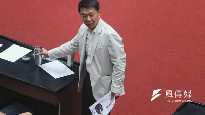 民眾黨團總召黃國昌爆料,民進黨立委許智傑(見圖)在20日表決期間密會吳乃仁吃飯,許智傑對此秀證據反擊並喊告。(資料照,柯承惠攝)