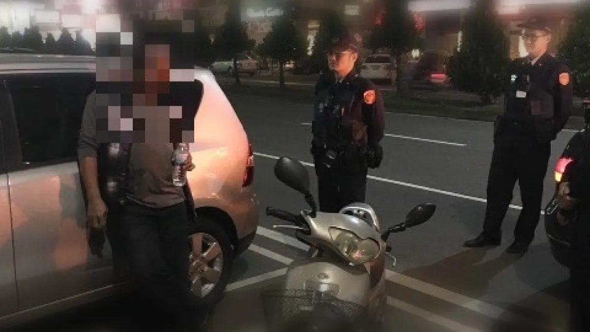 男子騎車一直晃 警關心反逮酒駕