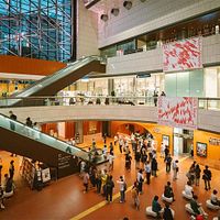 東京芸術祭実行委員会は、初開催となった国際舞台芸術祭「秋の隕石 2025 東京」が約2万2300人を動員し、11月3日に閉幕したと発表した。(写真:東京芸術祭実行委員会提供) 東京芸術祭実行委員会は、初開催となった国際舞台芸術祭「秋の隕石 2025 東京」が約2万2300人を動員し、11月3日に閉幕したと発表した。(写真:東京芸術祭実行委員会提供)