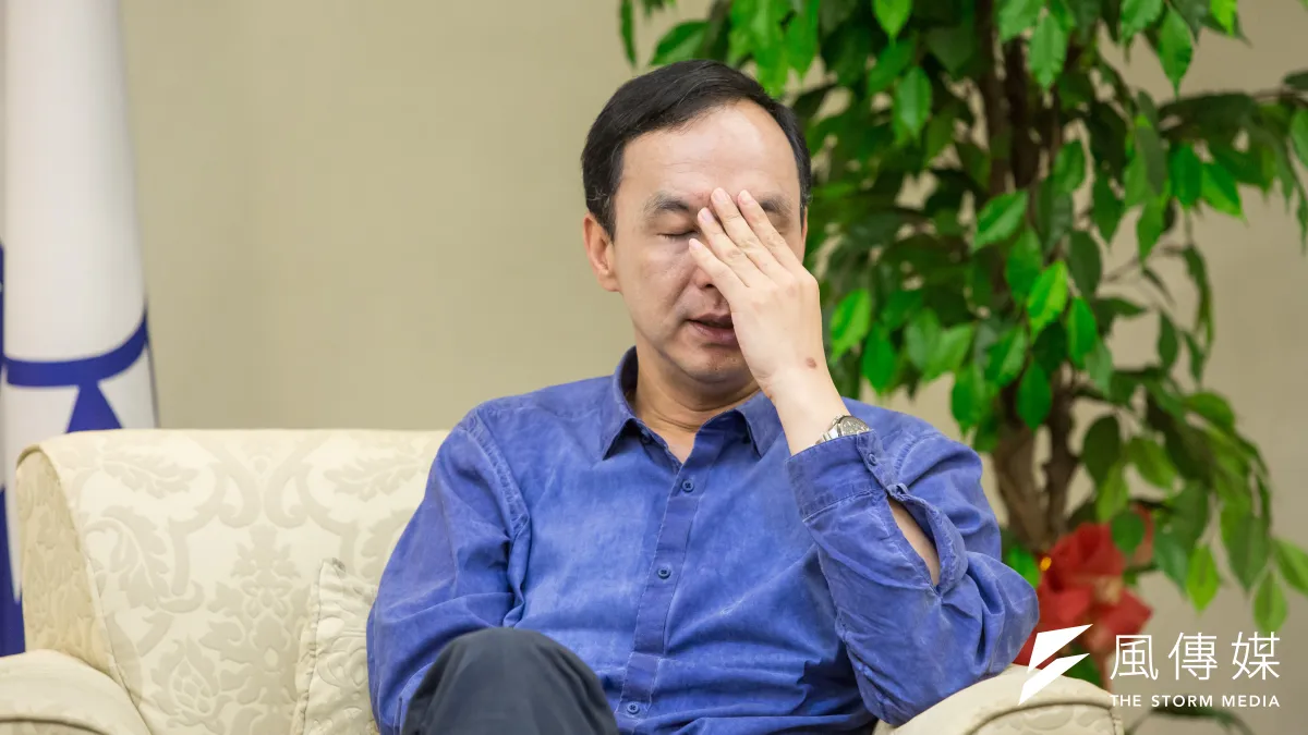 國民黨主席朱立倫表示,政府在政策上的確有犯錯,並造成民怨,這些都該虛心接受。(顏麟宇攝)