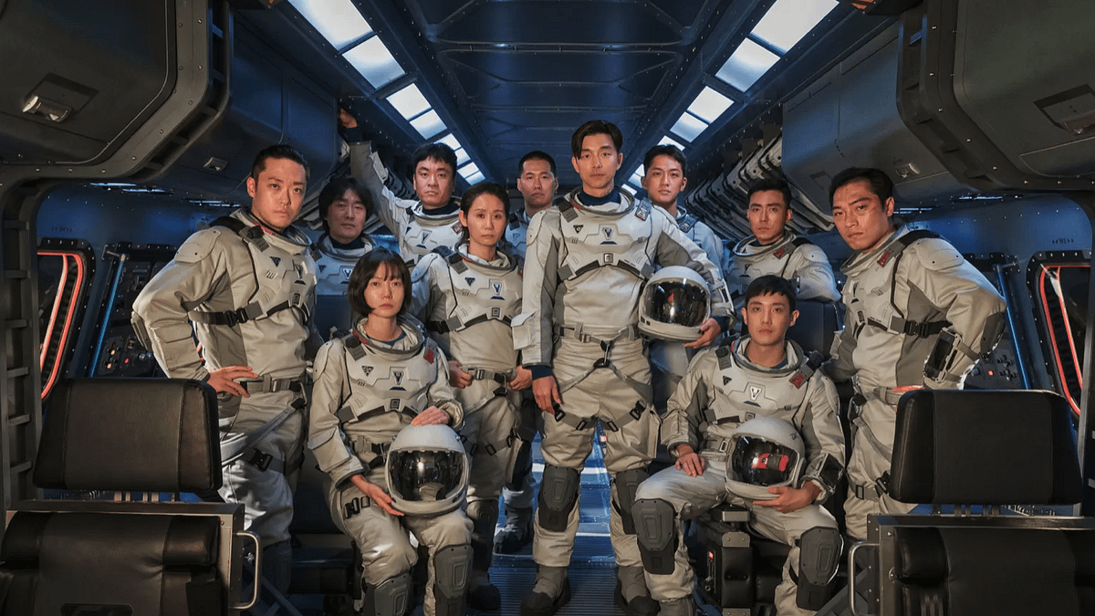 Netflix《寧靜海》講述在2075年的未來,一群精英部隊接到了特殊任務,前往廢棄的月球太空站尋找神祕樣本。(圖/取自少女心文室) Netflix《寧靜海》講述在2075年的未來,一群精英部隊接到了特殊任務,前往廢棄的月球太空站尋找神祕樣本。(圖/取自少女心文室)