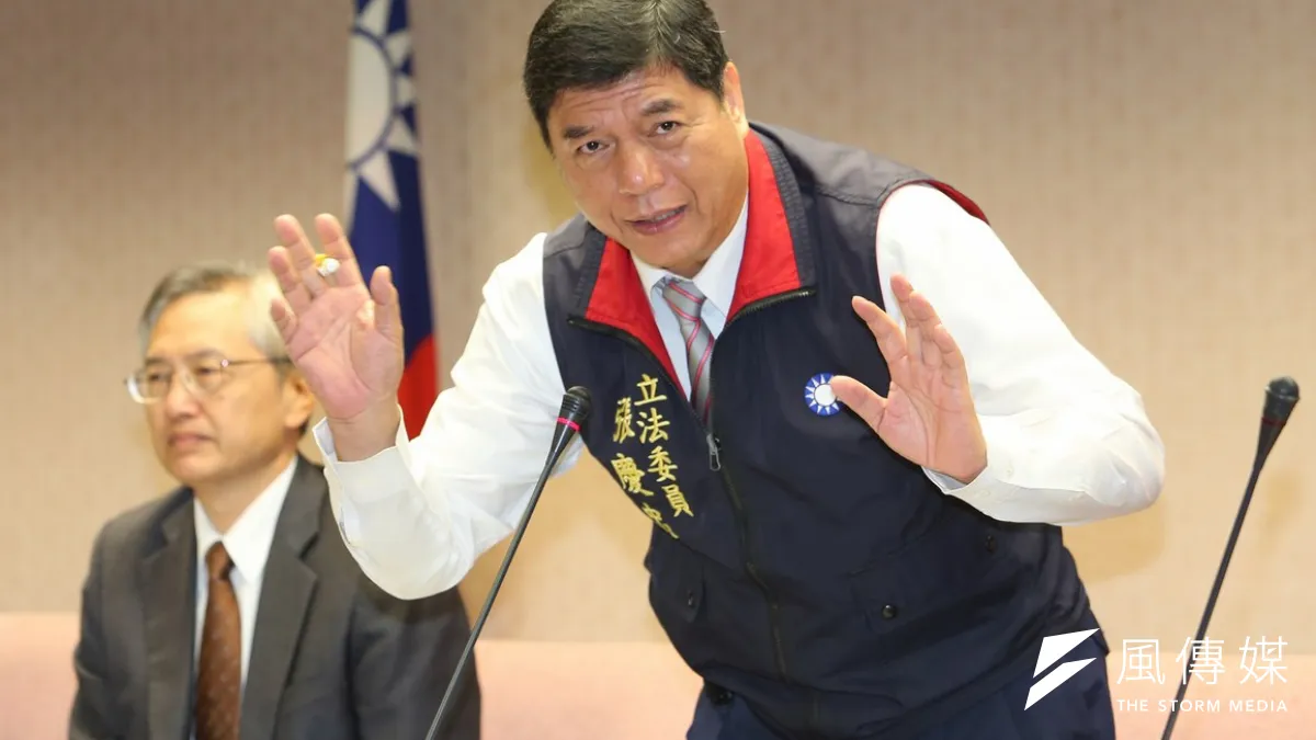 自2005年擔任立委至今已達10年的張慶忠,最令人印象深刻的莫過於「30秒通過服貿」事件,因而被戲稱為「黨意大於民意」的立委,也成為落選的關鍵。(資料照,吳逸驊攝)