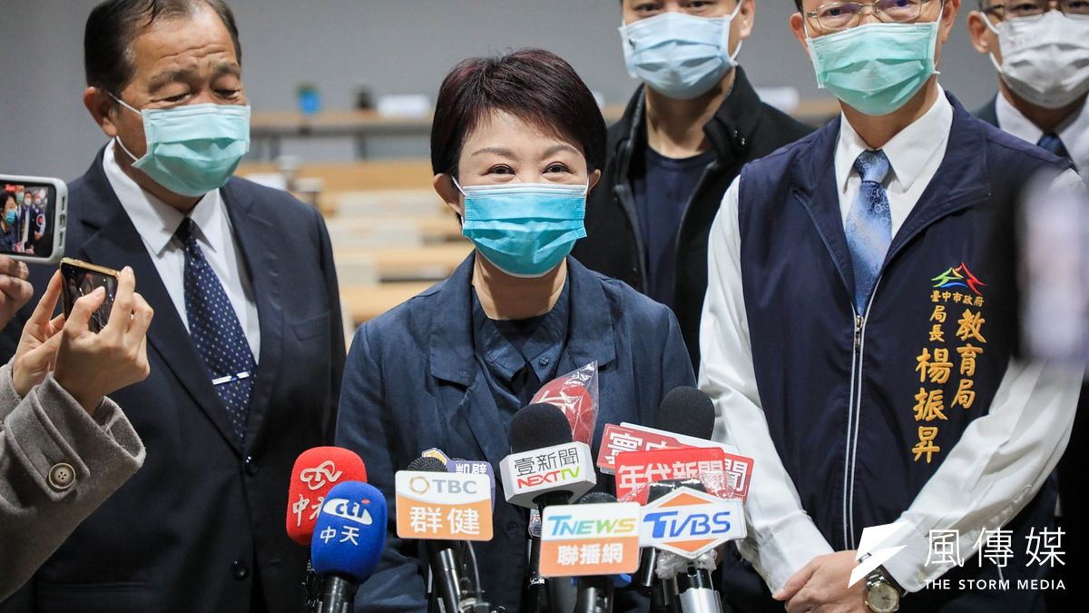 市長巡視111學年度大學學科能力測驗考場防疫整備情形。(圖/台中市政府提供) 市長巡視111學年度大學學科能力測驗考場防疫整備情形。(圖/台中市政府提供)