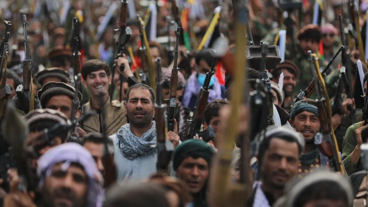2021年6月,阿富汗政府召募民兵,對抗節節進逼的神學士(Taliban)(AP)