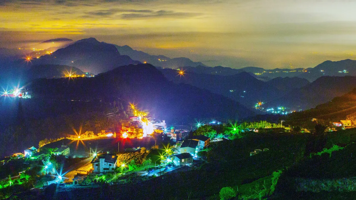 2020 Our World Online Photography Exhibition線上攝影大展得獎作品。(圖/余信賢提供)