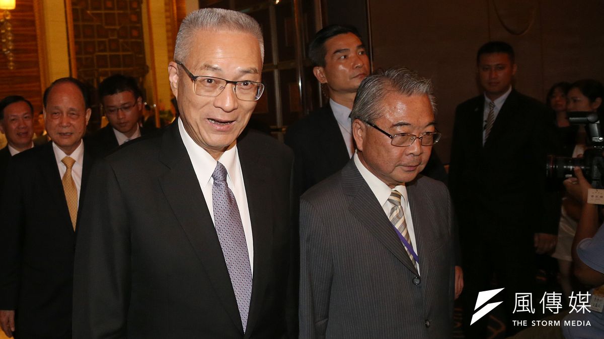 國民黨準總統參選人洪秀柱今日證實曾得乳癌,副總統吳敦義則表示有點意外。(資料照片,吳逸驊攝) 國民黨準總統參選人洪秀柱今日證實曾得乳癌,副總統吳敦義則表示有點意外。(資料照片,吳逸驊攝)