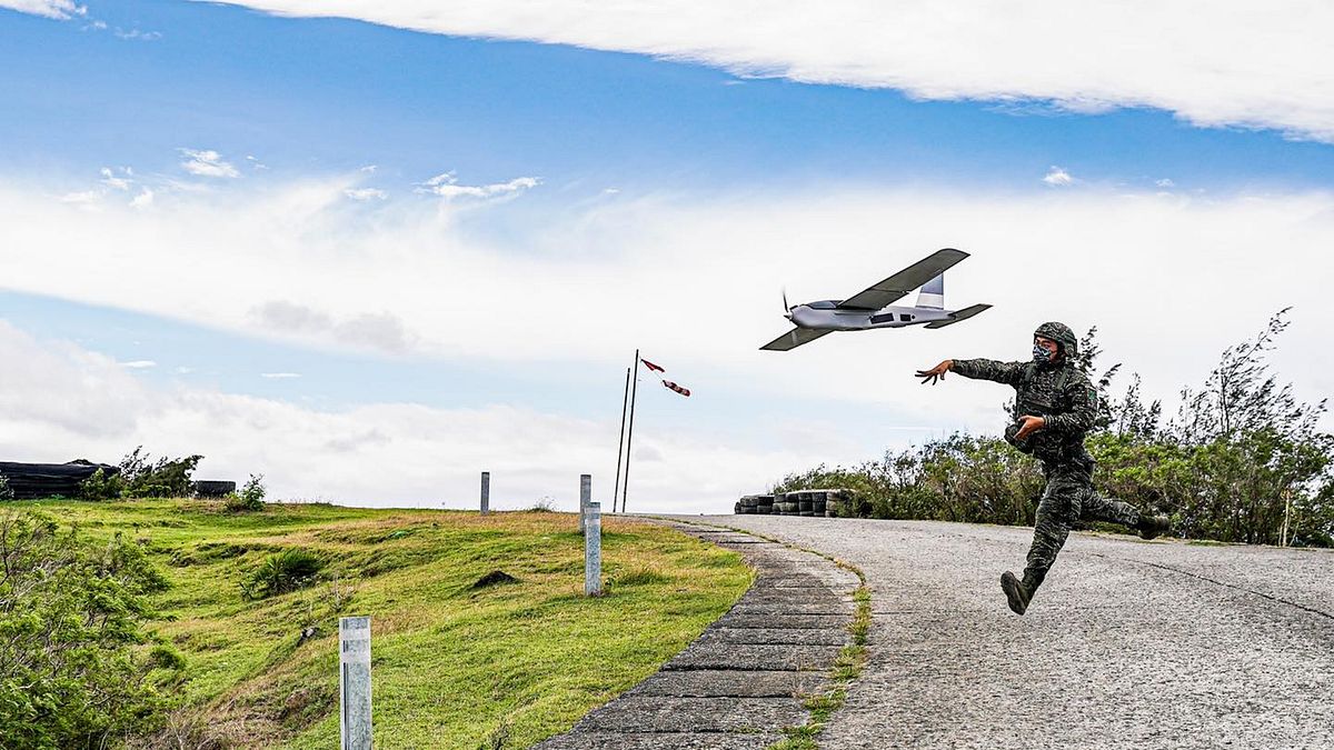 海軍日前執行三軍聯合作戰訓練測考,圖為紅雀無人機。(取自中華民國海軍臉書) 海軍日前執行三軍聯合作戰訓練測考,圖為紅雀無人機。(取自中華民國海軍臉書)