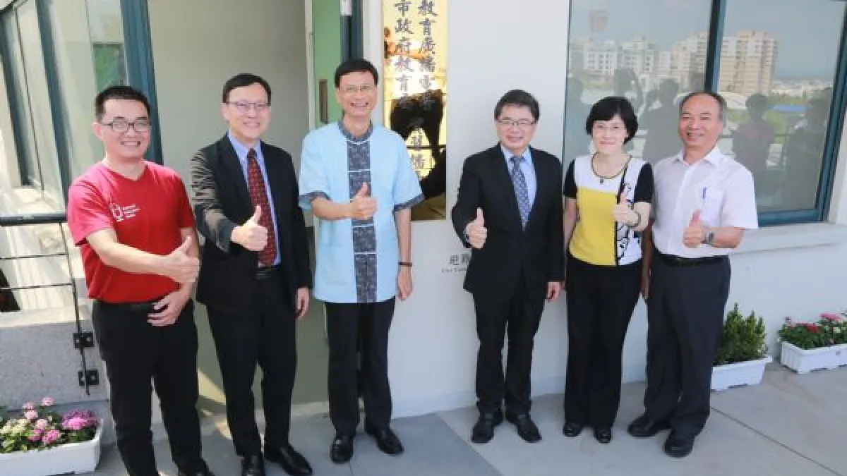 第一間由教育局與國立教育廣播電台共同合作建置在永仁高中的校園實習播音室,今(30)日下午由台南市長李孟諺親自主持揭牌儀式。(圖/台南市政府提供)