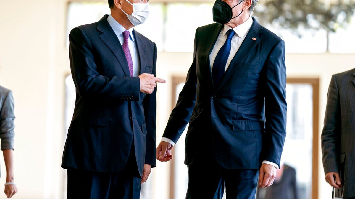 2022年7月9日,時任中國外長王毅與美國國務卿布林肯在印尼峇里島的G20外長會議見面。(美聯社) 2022年7月9日,時任中國外長王毅與美國國務卿布林肯在印尼峇里島的G20外長會議見面。(美聯社)