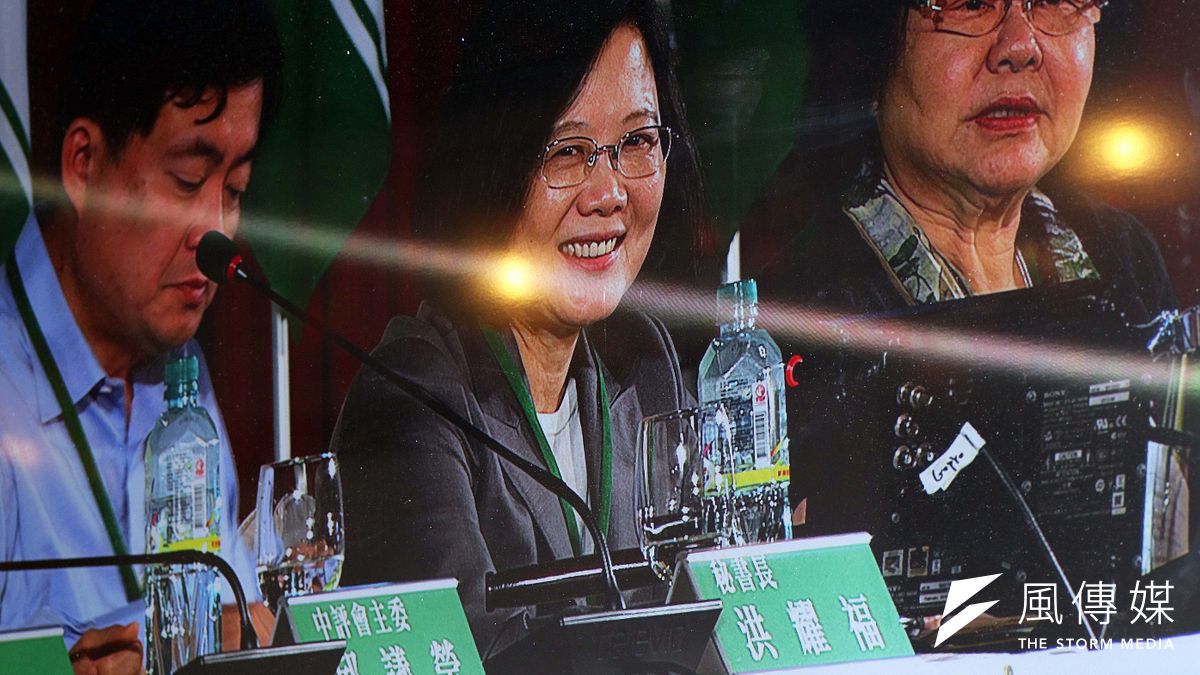 高雄市長陳菊將接任總統府秘書長,她會是蔡英文最信任的二把手。圖為民進黨全代會蔡英文與陳菊。(蘇仲泓攝) 高雄市長陳菊將接任總統府秘書長,她會是蔡英文最信任的二把手。圖為民進黨全代會蔡英文與陳菊。(蘇仲泓攝)