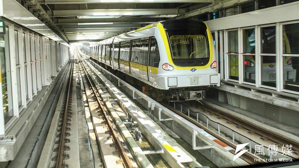 捷運環狀線運量下滑,有許多網友反映轉乘規劃不佳,寧可搭公車、騎機車。示意圖。(資料照,蔡親傑攝) 捷運環狀線運量下滑,有許多網友反映轉乘規劃不佳,寧可搭公車、騎機車。示意圖。(資料照,蔡親傑攝)