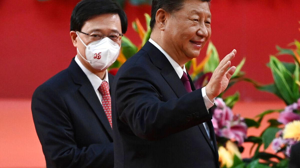 中國國家主席習近平赴港參加「香港回歸25週年」紀念活動,並且參加特首李家超的宣誓就職。(美聯社) 中國國家主席習近平赴港參加「香港回歸25週年」紀念活動,並且參加特首李家超的宣誓就職。(美聯社)