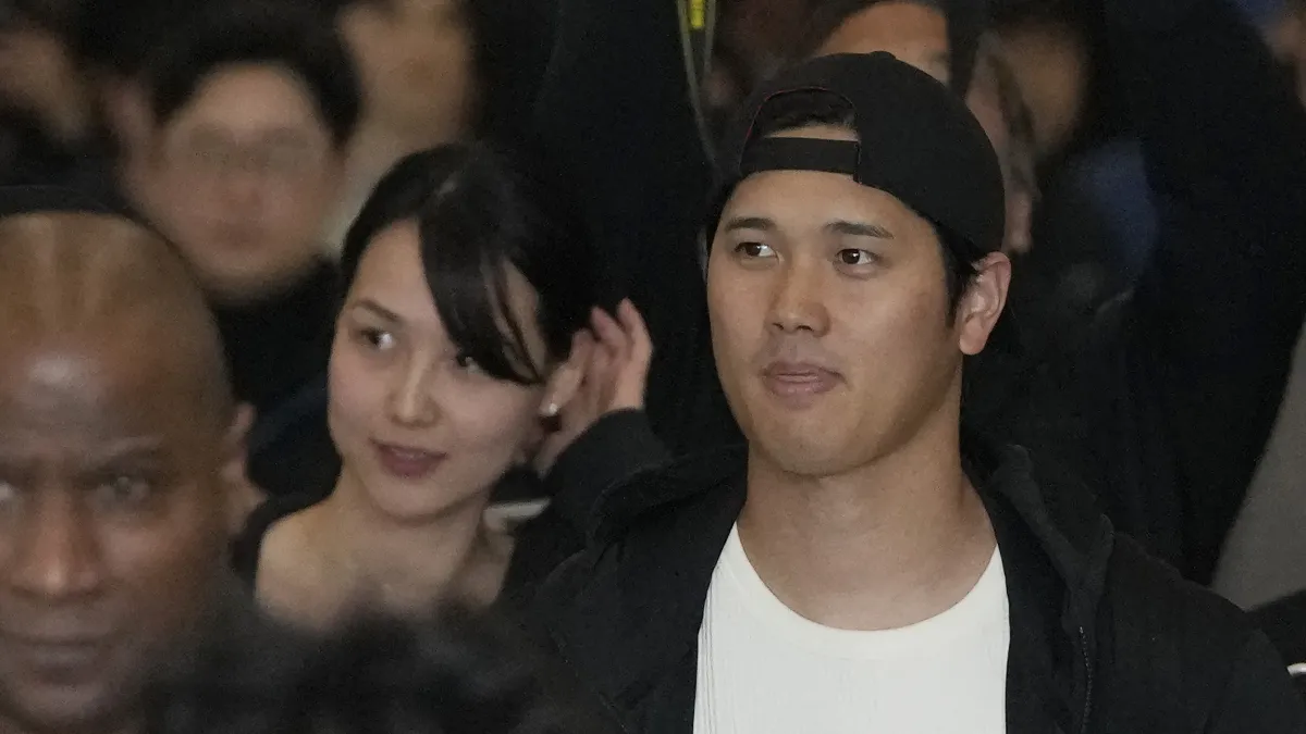 因為妻子真美子(左)連續生子,職棒選手大谷翔平(右)遭到左派群起「炎上」。(資料照,美聯社)