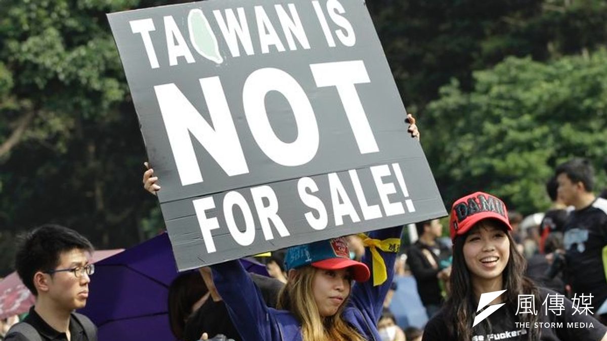 回應各界要求,行政院4月1日將對兩岸協議監督條例草案進行政務審查,並送4月3日的行政院會通過。圖為330佔領凱道活動。(美聯社) 回應各界要求,行政院4月1日將對兩岸協議監督條例草案進行政務審查,並送4月3日的行政院會通過。圖為330佔領凱道活動。(美聯社)