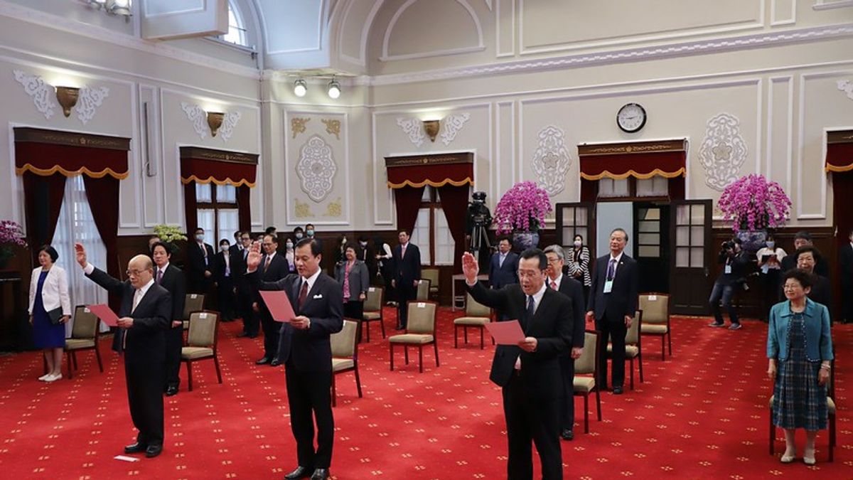 (左起)行政院長蘇貞昌、總統府秘書長蘇嘉全、國安會秘書長顧立雄20日也在總統府內宣誓就職。(總統府flickr) (左起)行政院長蘇貞昌、總統府秘書長蘇嘉全、國安會秘書長顧立雄20日也在總統府內宣誓就職。(總統府flickr)