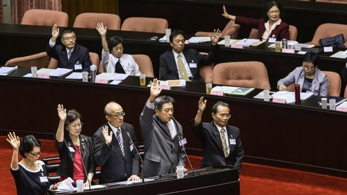 國民黨舉行座談會,邀請監委被提名人「自清」,但立委出席冷清。(圖為立法院審查監委資格時場景。林韶安攝) 國民黨舉行座談會,邀請監委被提名人「自清」,但立委出席冷清。(圖為立法院審查監委資格時場景。林韶安攝)