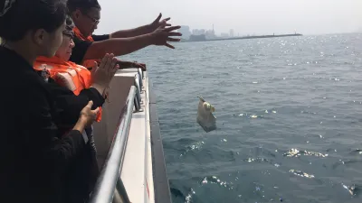新北市21日在八里渡船頭舉行107年最後一場海葬,共有18位先行者圓滿安息大海。(圖/新北市民政局提供)