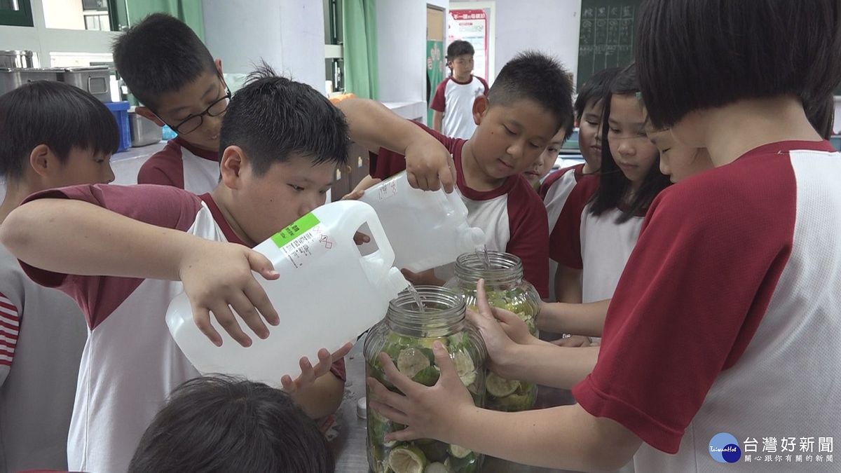 環保理念扎根 麗山國小師生手做天然清潔劑 環保理念扎根 麗山國小師生手做天然清潔劑