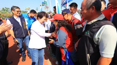 台中市清潔隊員節慶祝活動,台中市長盧秀燕到場感謝這群城市英雄的工作表現。(圖/台中市政府提供)
