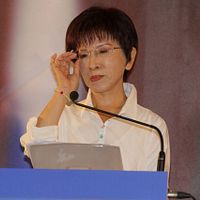 洪秀柱氏が北京を訪れ、93年軍事パレードに参加。行政院大陸委員会は違法性の有無を検討する予定で、洪氏自身も批判される可能性を自嘲的に語っている。(写真/葉信菉撮影) 洪秀柱氏が北京を訪れ、93年軍事パレードに参加。行政院大陸委員会は違法性の有無を検討する予定で、洪氏自身も批判される可能性を自嘲的に語っている。(写真/葉信菉撮影)