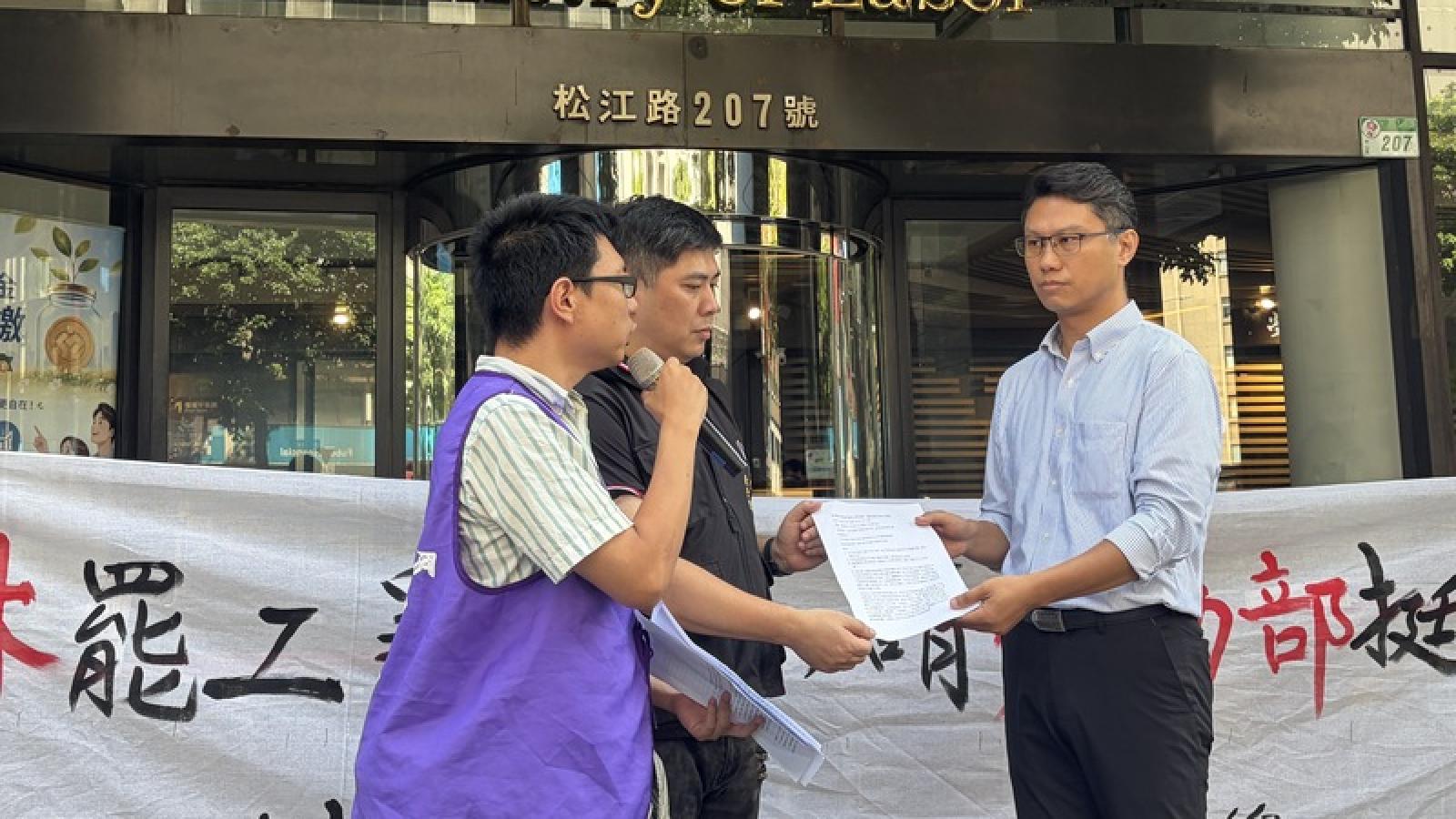 「國民零食」乖乖、日商玻璃大廠同時發動罷工!勞動部喊話資方:展現協商誠意