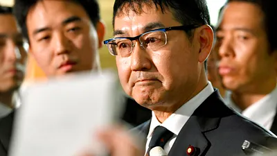 日本法務大臣河井克行宣布辭職,成為安倍內閣不到一週內下台的第2位大臣。(美聯社)
