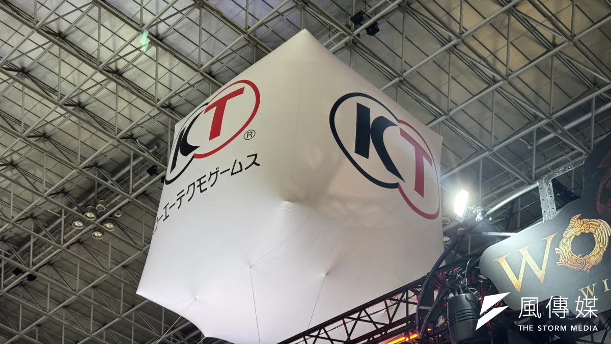 コーエーテクモゲームスは、17日に開幕した「東京ゲームショウ2026(TGS2026)」に出展し、主要タイトルの試遊や記念グッズの販売、各種SNSキャンペーン、最大85%オフの記念セールなどを展開している。(黃信維撮影)