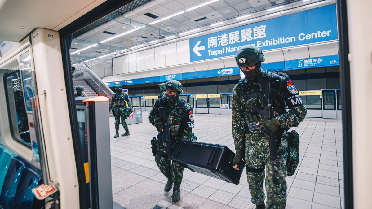 國軍在漢光41號實兵操演中,運用地下捷運執行兵力、物資轉用演練,成為這次操演的亮點。(資料照,軍聞社提供)