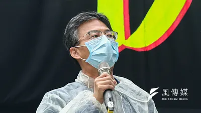 精神科醫師蘇偉碩批評行政院公投意見書玩文字遊戲。(資料照,蔡親傑攝)