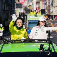 民進黨參選高雄市長人選角力升溫,有民眾投書力挺立委林岱樺,指其深耕高雄基層25年,並提出貼近民生的政策主張,具強烈在地共鳴感。(資料照/林岱樺服務處提供) 民進黨參選高雄市長人選角力升溫,有民眾投書力挺立委林岱樺,指其深耕高雄基層25年,並提出貼近民生的政策主張,具強烈在地共鳴感。(資料照/林岱樺服務處提供)