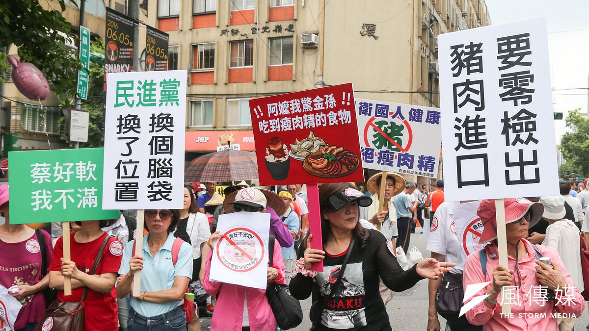 作者認為,民進黨將會分別瓦解反對美豬的在野黨、消費者與養豬戶,以排除美豬進口障礙,順利取得台美經貿談判的入場券。(陳明仁攝) 作者認為,民進黨將會分別瓦解反對美豬的在野黨、消費者與養豬戶,以排除美豬進口障礙,順利取得台美經貿談判的入場券。(陳明仁攝)