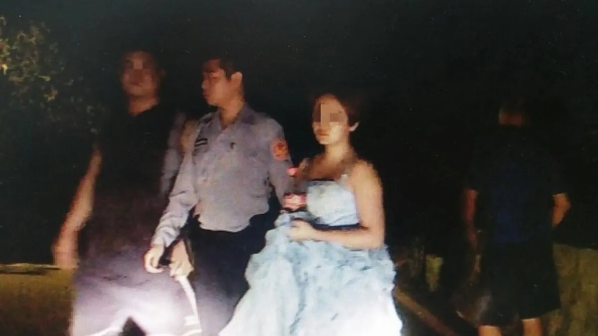 家人反對婚姻 女子穿婚紗海邊尋短