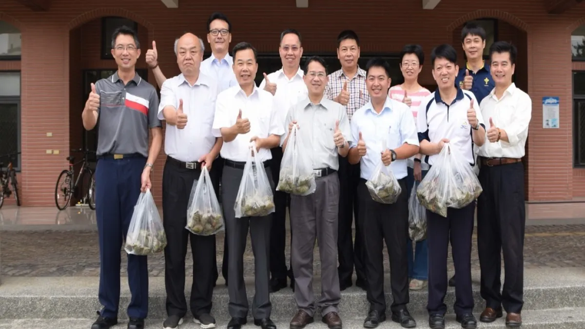 端午粽香挺警方 議員贈肉粽慰勞員警辛勞