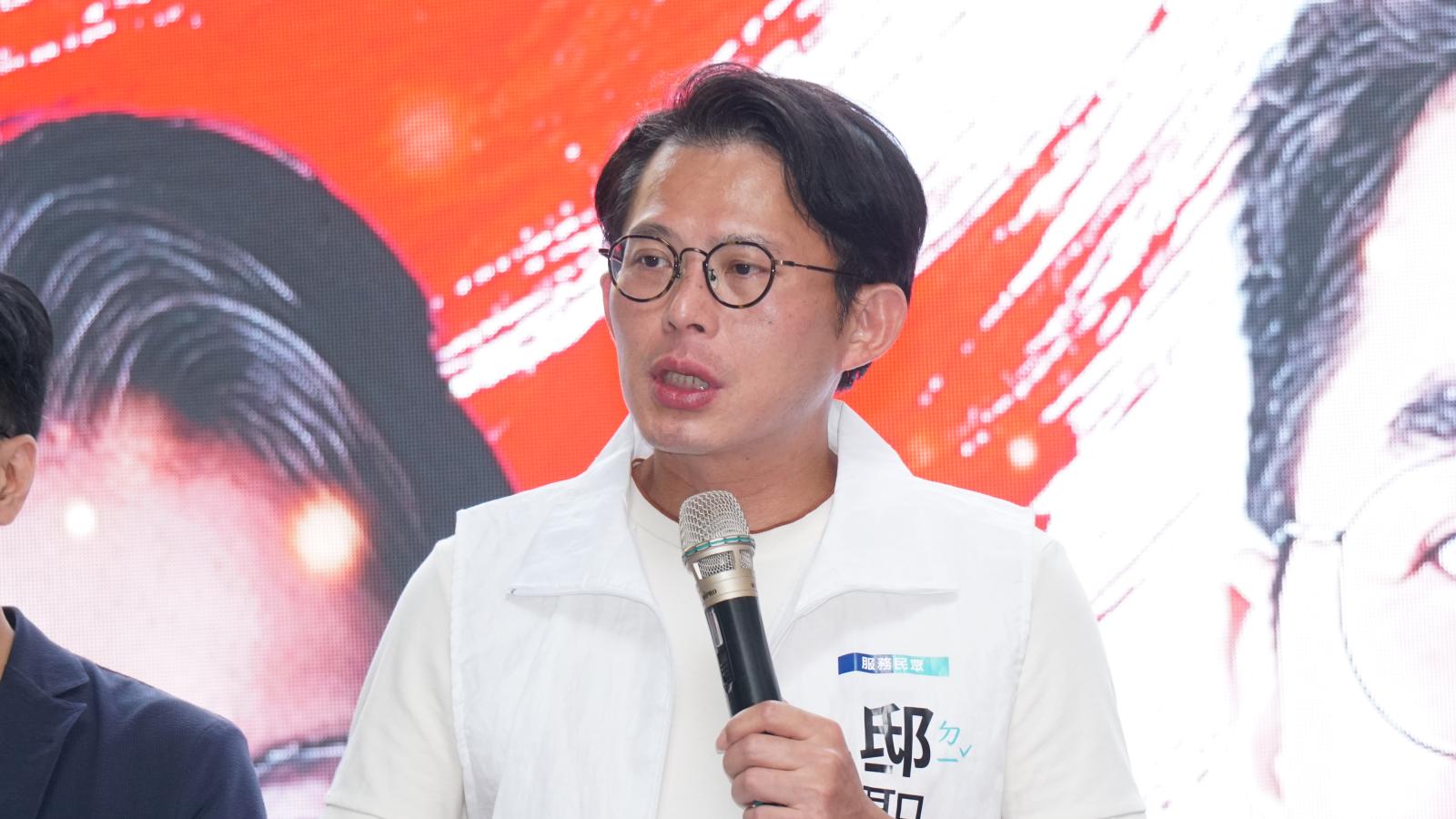 補助長者健保費會讓「健保破產」?黃國昌嗆衛福部:數學有問題還是良心有問題?