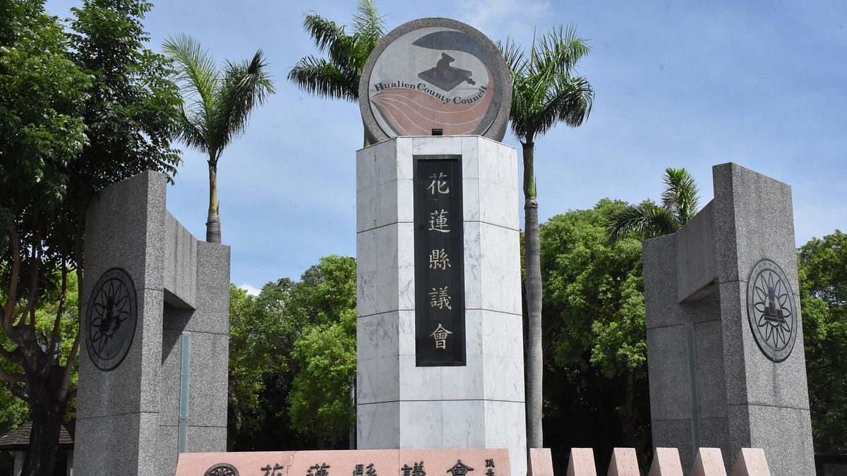 花蓮縣議會宣稱按照審議程序,非縣府所說的「慢慢審」。(圖/花蓮縣議會提供) 花蓮縣議會宣稱按照審議程序,非縣府所說的「慢慢審」。(圖/花蓮縣議會提供)