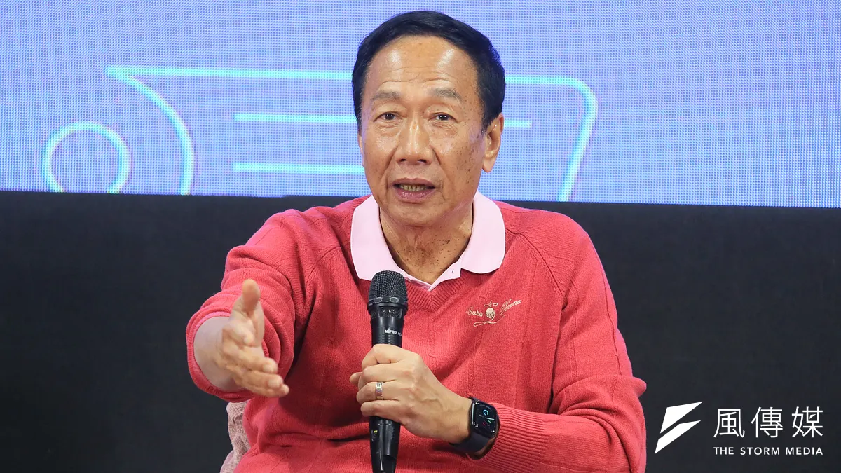 作者指出,鴻海創辦人郭台銘近期力拼民調黃金交叉新北市長侯友宜。(資料照,柯承惠攝)