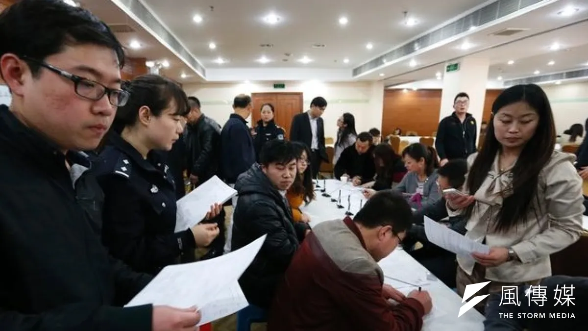 馬航事件發生,中國乘客音訊渺茫,中國媒體卻無法提供第一手消息。(取自美聯社)