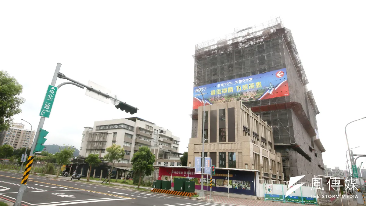 新店是新北市蛋黃區,捷運交通便利,生活機能也高。(柯承惠攝)