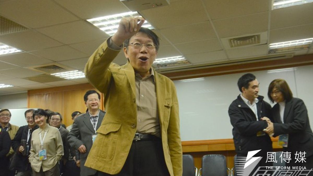 台北市長當選人柯文哲25日就職,並決定當晚就拆掉忠孝西路公車專用道。(資料照片,宋小海攝) 台北市長當選人柯文哲25日就職,並決定當晚就拆掉忠孝西路公車專用道。(資料照片,宋小海攝)