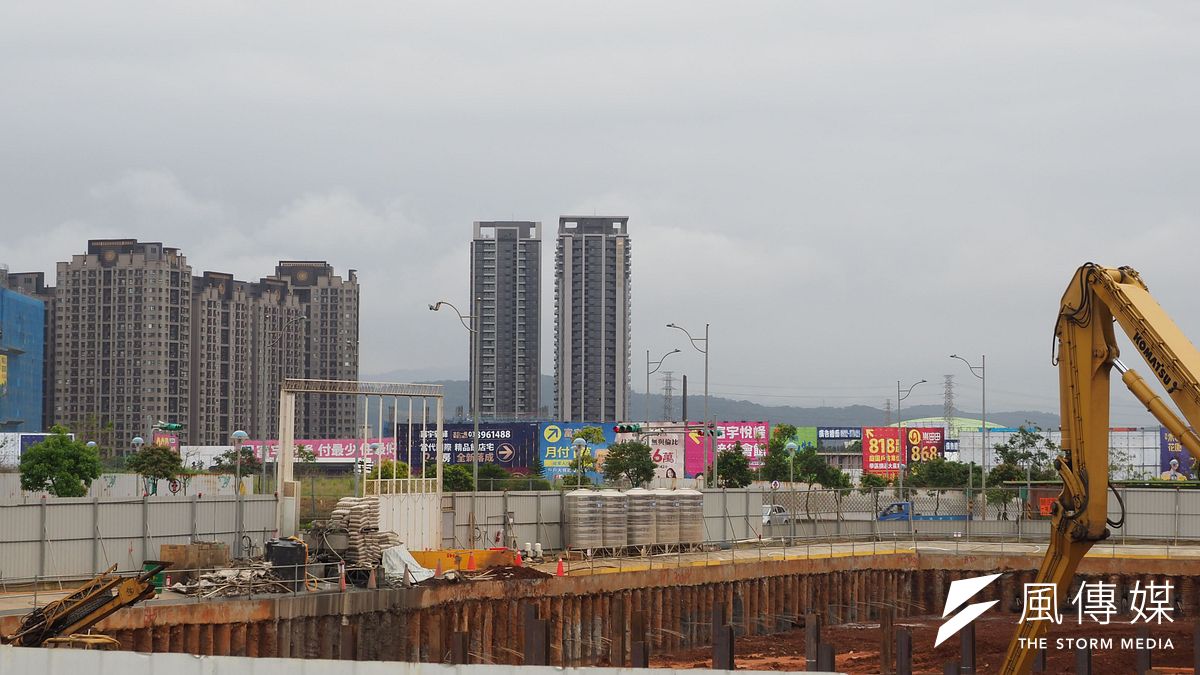 《所得稅法》修正後,無論個人或法人持有2年內賣出,即課徵稅率45%,而2年以上到5年內賣出課徵稅率35%。(資料照,柯承惠攝) 《所得稅法》修正後,無論個人或法人持有2年內賣出,即課徵稅率45%,而2年以上到5年內賣出課徵稅率35%。(資料照,柯承惠攝)