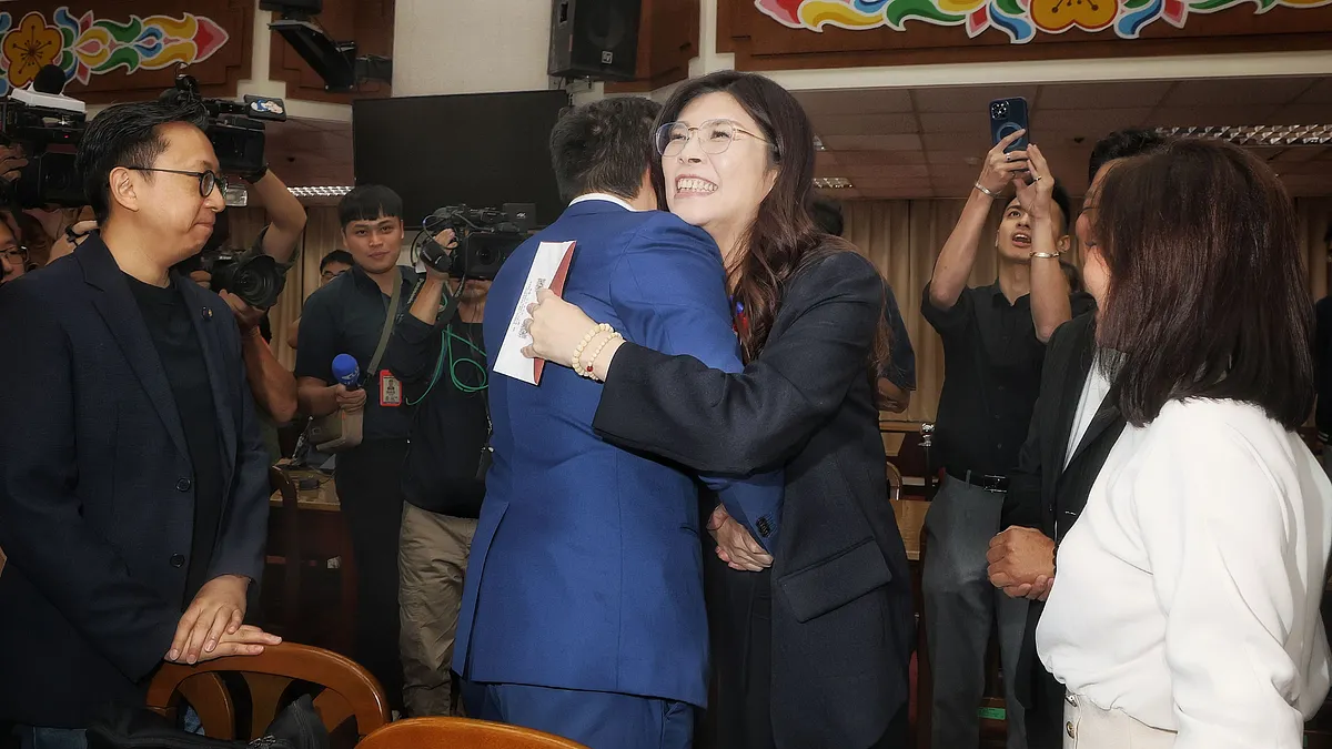 談到與習近平見面可能性,鄭麗文表示,若真有其事,關鍵在於營造「誠意與善意」的持續累積,她強調一次會面難以化解複雜議題,因此「未來當然希望,透過所有可能的方式,見所有可能的人」。(柯承惠攝) 談到與習近平見面可能性,鄭麗文表示,若真有其事,關鍵在於營造「誠意與善意」的持續累積,她強調一次會面難以化解複雜議題,因此「未來當然希望,透過所有可能的方式,見所有可能的人」。(柯承惠攝)