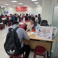 苗栗就業中心6/13(六)舉辦「苗栗地區現場徵才活動」,歡迎有求職或轉職需求的民眾踴躍參加。(圖/勞動力發展署桃竹苗分署提供)(圖/勞動力發展署桃竹苗分署提供) 苗栗就業中心6/13(六)舉辦「苗栗地區現場徵才活動」,歡迎有求職或轉職需求的民眾踴躍參加。(圖/勞動力發展署桃竹苗分署提供)(圖/勞動力發展署桃竹苗分署提供)