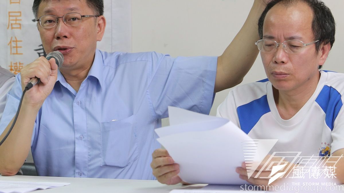 前柯文哲競選團隊政策總監張景森(右)在臉書貼文,反對無限上綱反慈濟。(資料照片,吳逸驊攝) 前柯文哲競選團隊政策總監張景森(右)在臉書貼文,反對無限上綱反慈濟。(資料照片,吳逸驊攝)