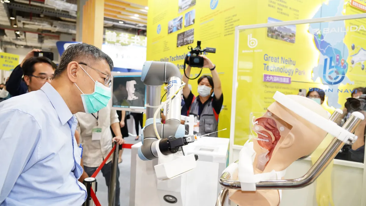 柯文哲24日出席2020台北生技獎頒獎典禮時表示,台灣在新冠肺炎疫情影響下表現亮眼,讓他發現台灣其實在生技產業上有一定的實力。(台北市政府提供)