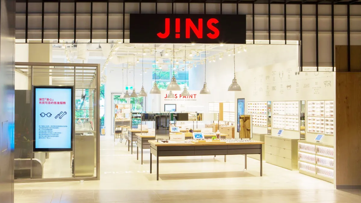 JINS眼鏡店近年在台灣積極展店,人氣直線上升。(圖/JINS Taiwan@Facebook)